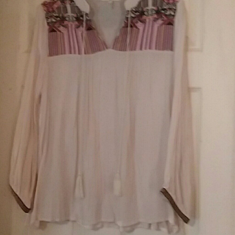 ENTRO, GORGEOUS EMBROIDERY WITH TASSELS